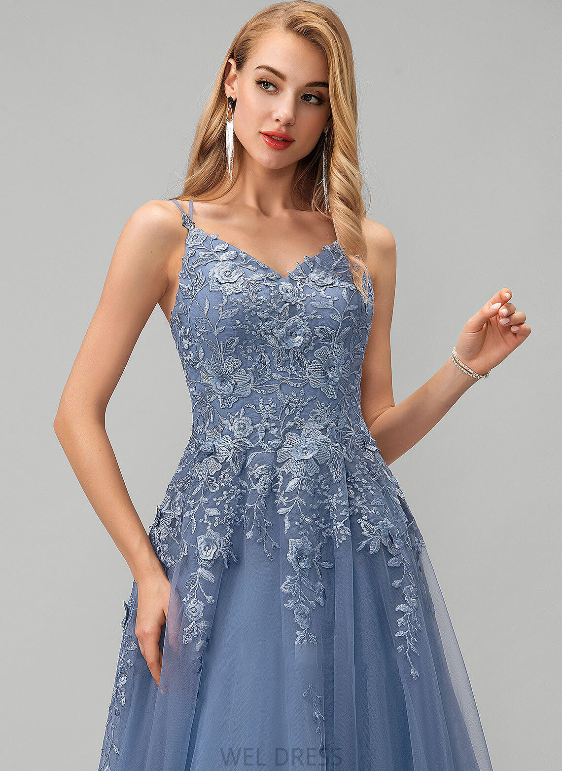 With V-neck Lace Iliana Ball-Gown/Princess Floor-Length Prom Dresses Tulle